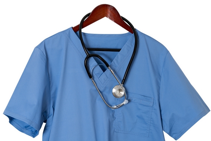 6 Tips to Look Good in Your Nursing Scrubs