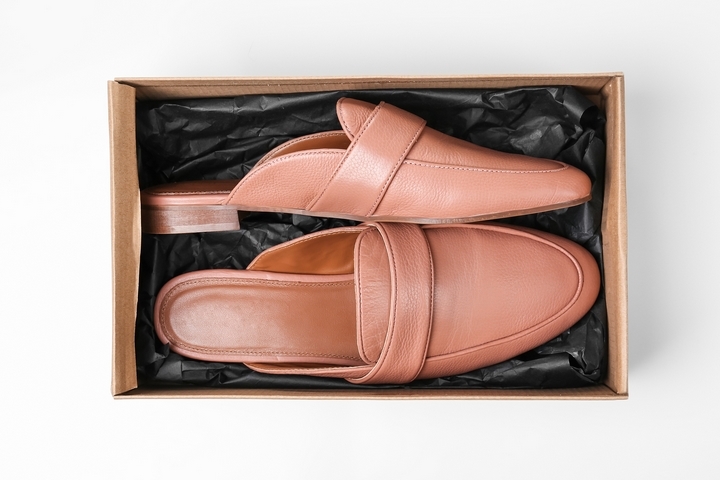 8 Best Ways on How to Pack Shoes for Moving