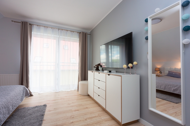 7 Ideas on Where to Put a TV in a Small Bedroom