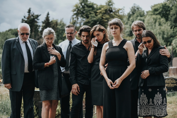 9 Types of Clothes to Wear at a Funeral